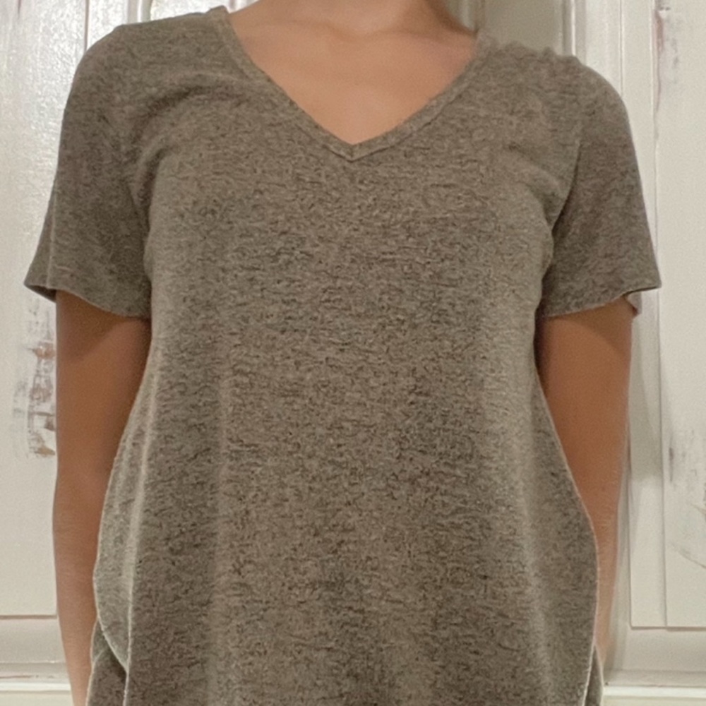 Grained dark green flowy T